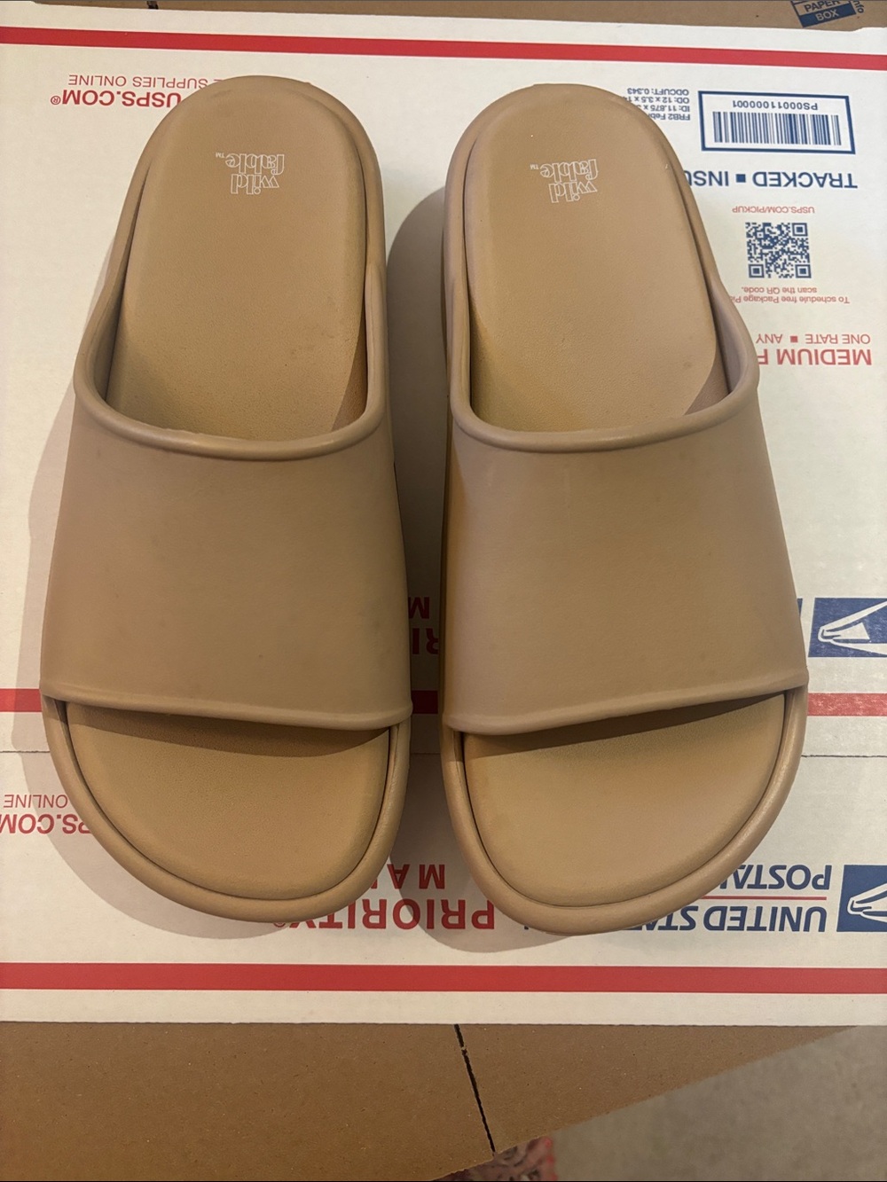 NWT wild fable Beige Slide Sandals for Women